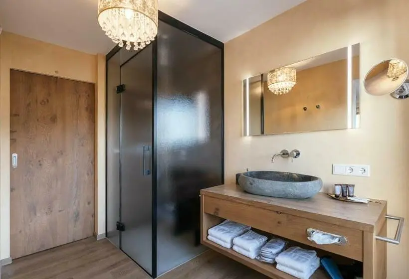 استودیوی استاندارد, Viktorias Home Kufstein