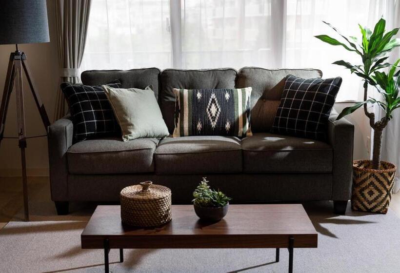 דירת 4 חדרים, Little Santa