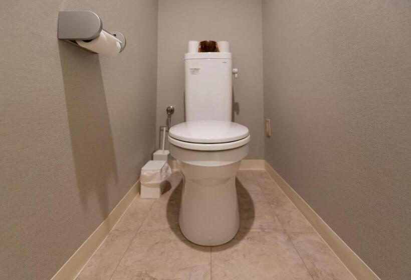 דירת חדר בסיסית, Little Santa