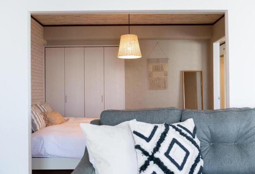 דירת חדר בסיסית, Little Santa