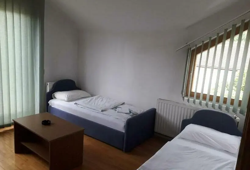 اتاق استاندارد سه نفره, Motel Tetrijeb Sipovo