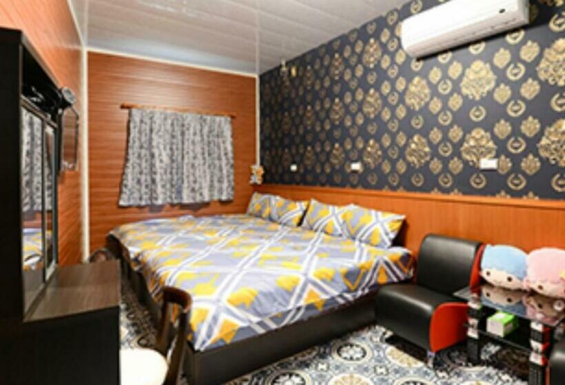 Economy Quadruple Room, Full House B&b