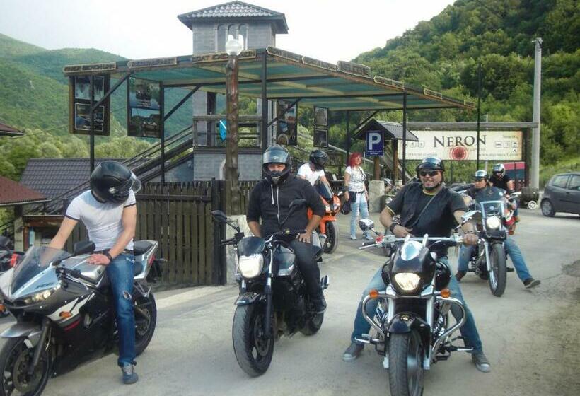 چادر با خدمات رفاهی استاندارد, River View