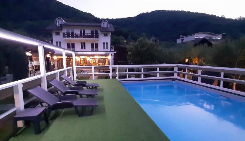 اتاق استاندارد چهار تخته, River View