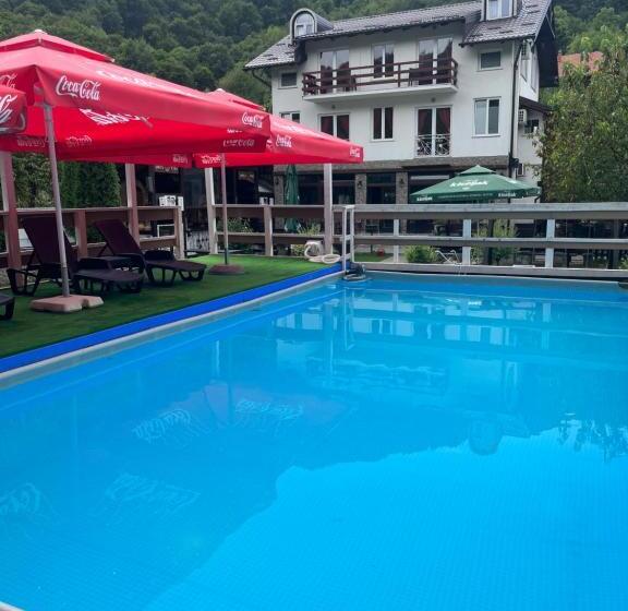 اتاق استاندارد سه نفره, River View