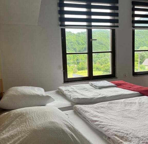 اتاق استاندارد سه نفره, River View