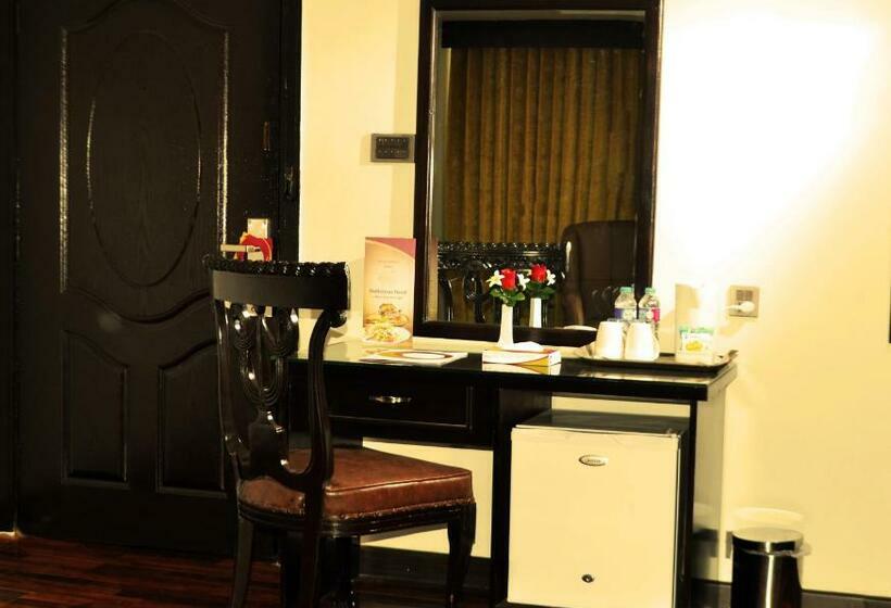 اتاق لوکس, One Sukkur