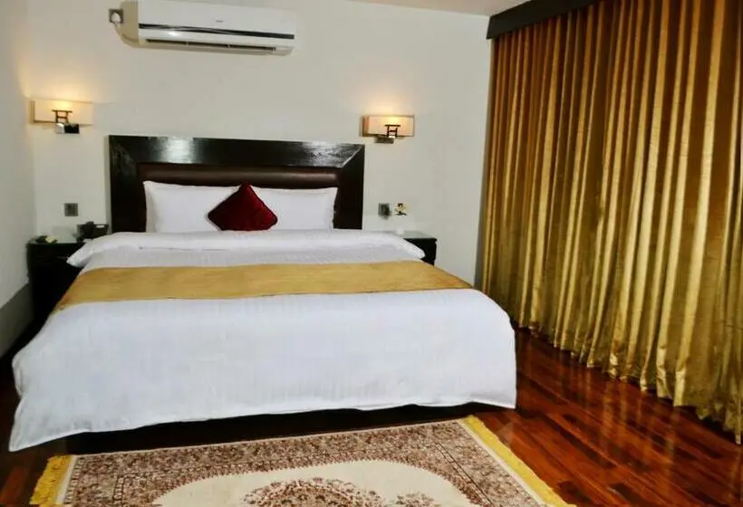 سوییت, One Sukkur