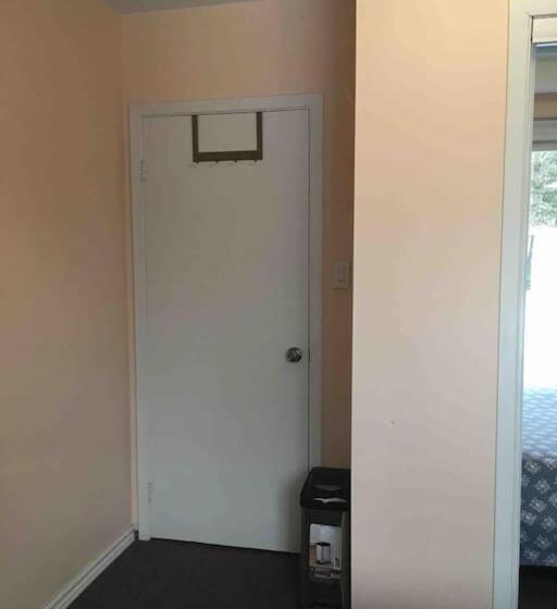 Standard Szoba, Freeda S Place