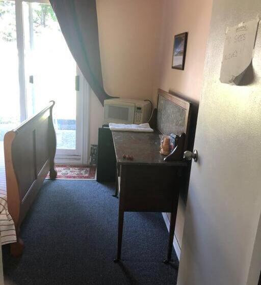 Standard Szoba, Freeda S Place