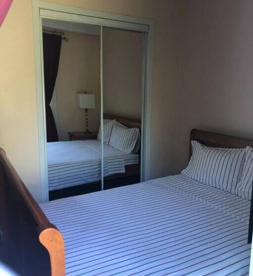 Standard Szoba, Freeda S Place