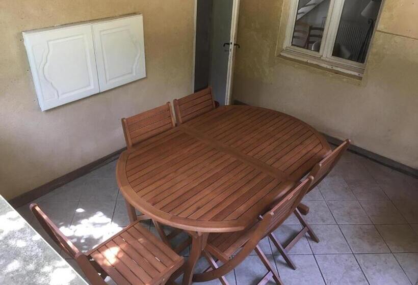 Casa 2 Dormitórios, Le Cuvier