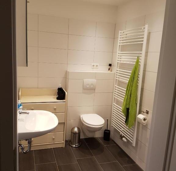 בית, 4 חדרי שינה, Monteurzimmer Jusy