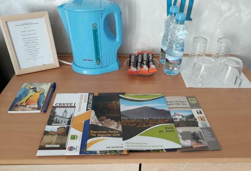 اتاق استاندارد سه نفره, Villa Saturea