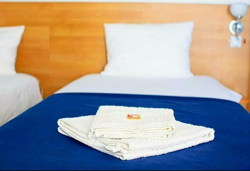 اتاق استاندارد سه نفره, Villa Saturea