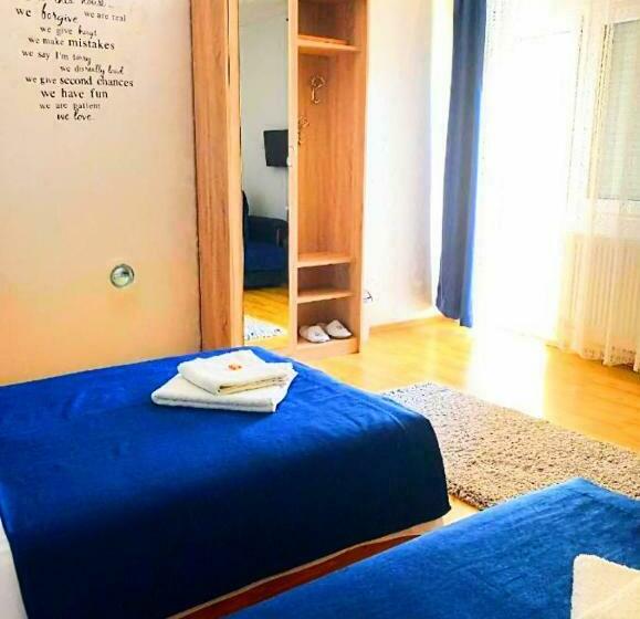 اتاق استاندارد سه نفره, Villa Saturea