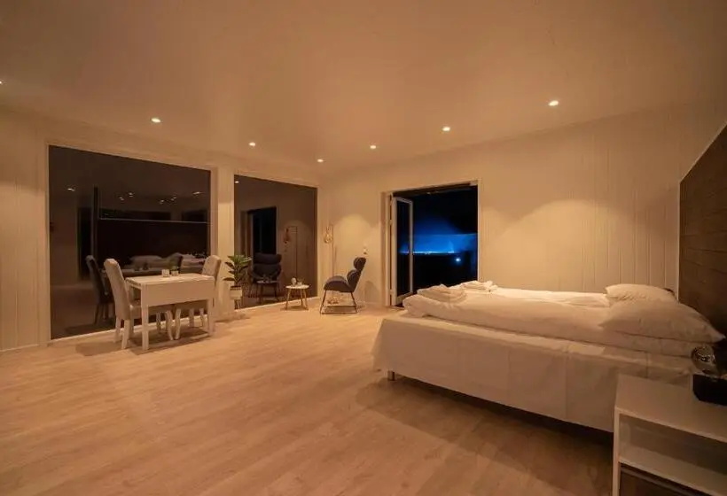 Deluxe-studio, Aurora Borealis Observatory