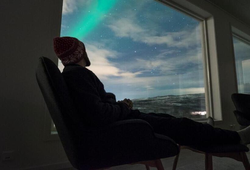 סוויטה אקזקיוטיב, Aurora Borealis Observatory