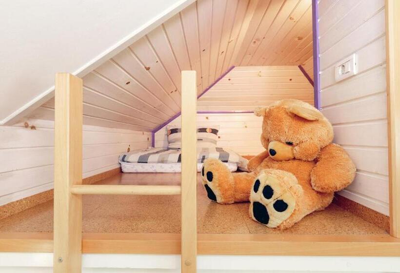 اتاق استاندارد چهار تخته, župančičev Hram