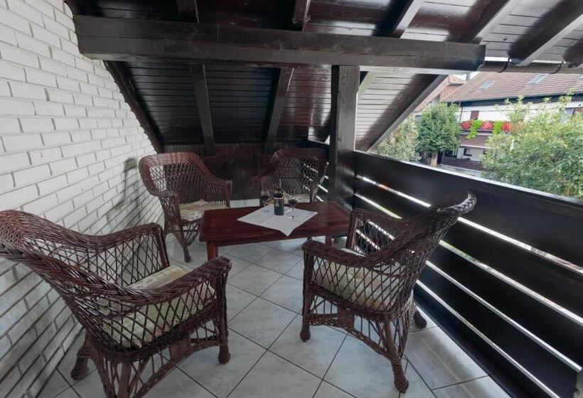 اتاق استاندارد چهار تخته, župančičev Hram