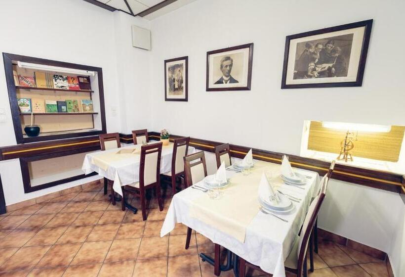 اتاق استاندارد, župančičev Hram