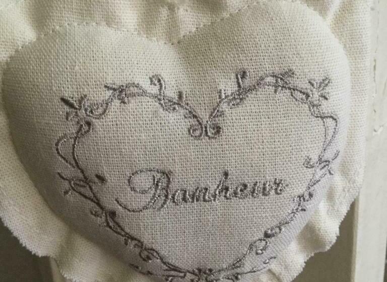 غرفة قياسية, La Belle Chaumière