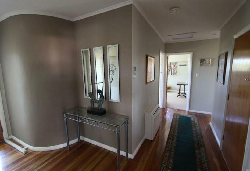 דירת חדר, Languor B&b