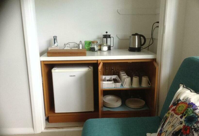 דירת חדר, Languor B&b