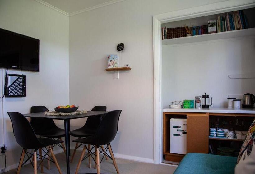 דירת חדר, Languor B&b