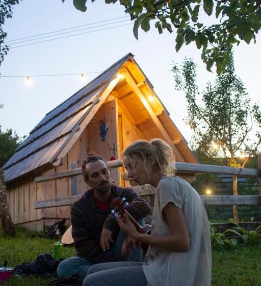 چادر با خدمات رفاهی لوکس, Bee House Maya