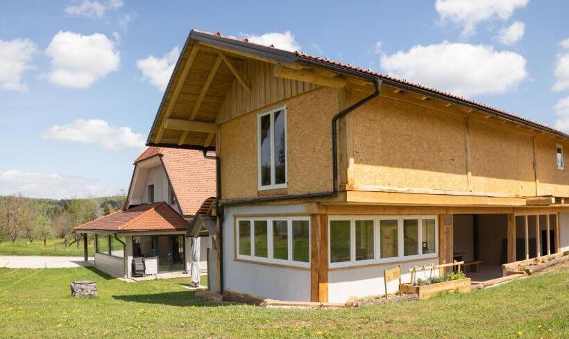 چادر با خدمات رفاهی لوکس, Bee House Maya