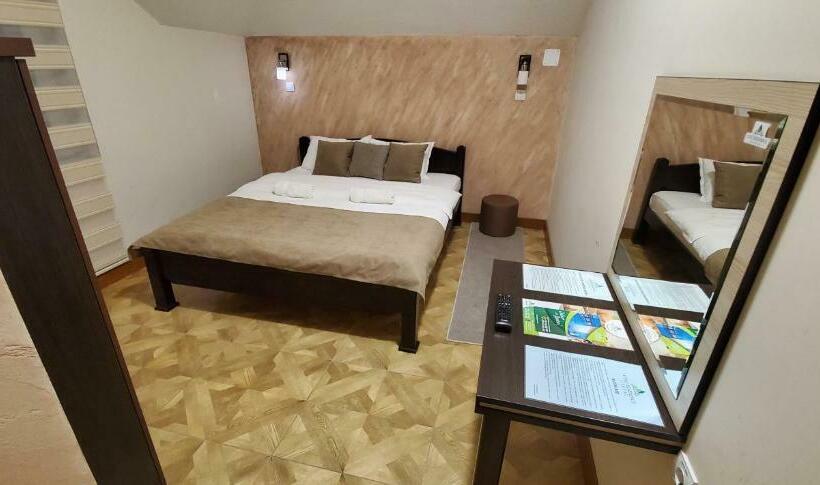 اتاق خانوادگی, Cuki Residence