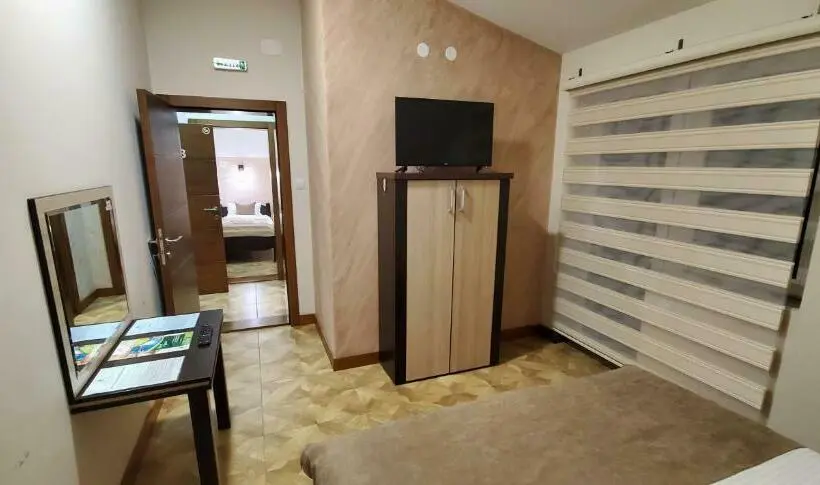 اتاق خانوادگی, Cuki Residence