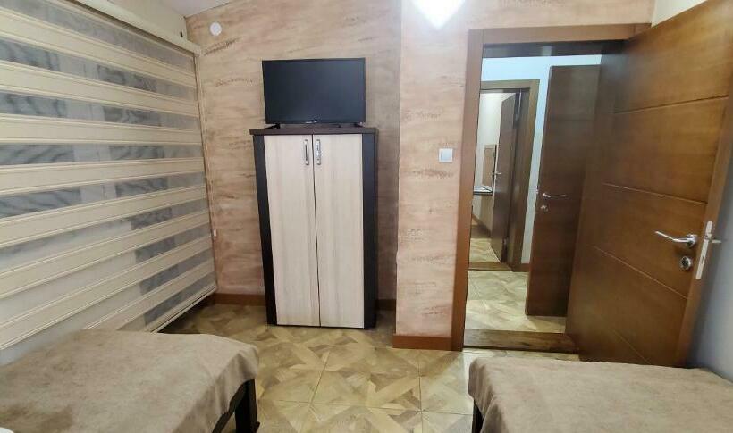 اتاق خانوادگی, Cuki Residence