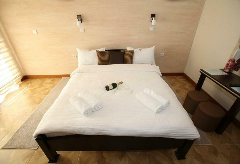 اتاق خانوادگی, Cuki Residence