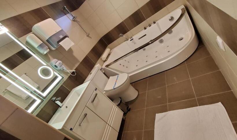 بانگلوی لوکس, Cuki Residence