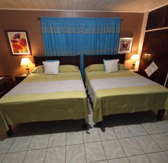 سوییت لوکس, Ultimate Freedom Bed And Breakfast