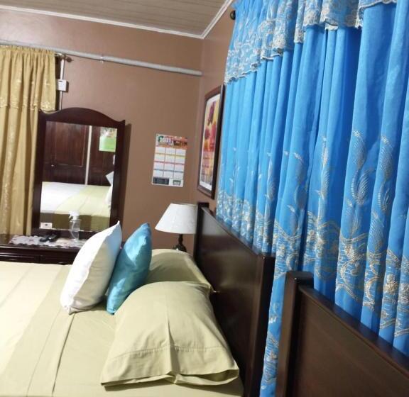 سوییت لوکس, Ultimate Freedom Bed And Breakfast