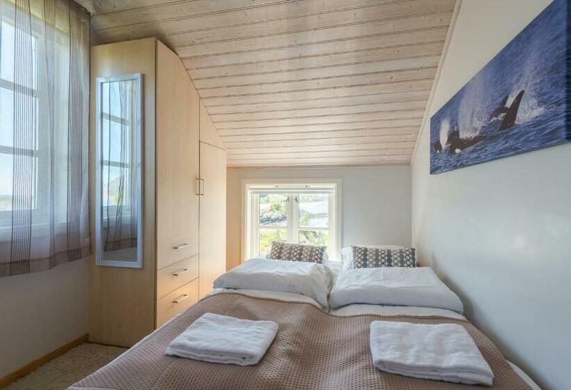 غرفة قياسية مطلّة علي البحر, Villa Ballstad