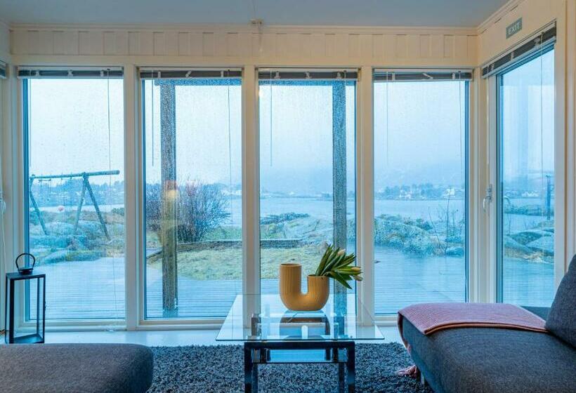 غرفة قياسية مطلّة علي البحر, Villa Ballstad