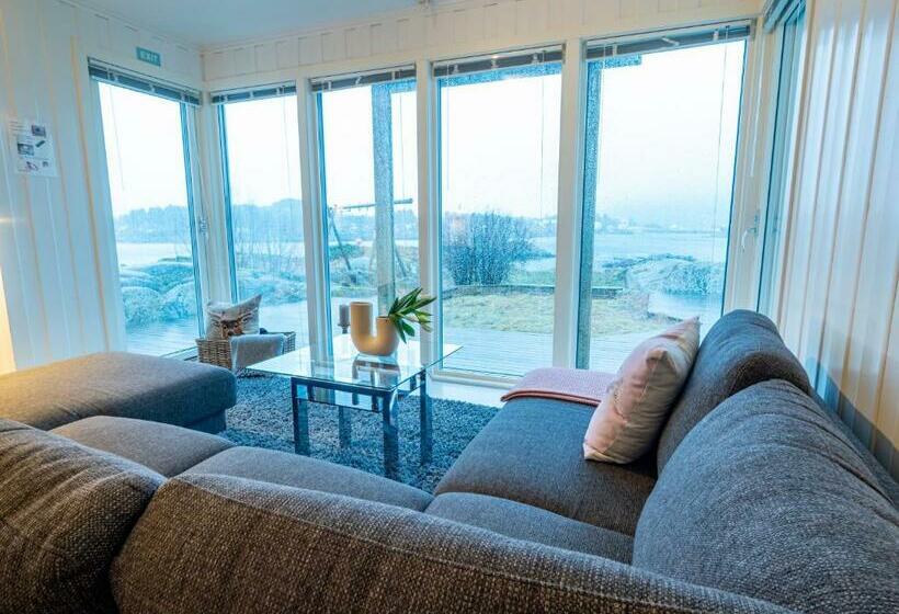 غرفة قياسية مطلّة علي البحر, Villa Ballstad