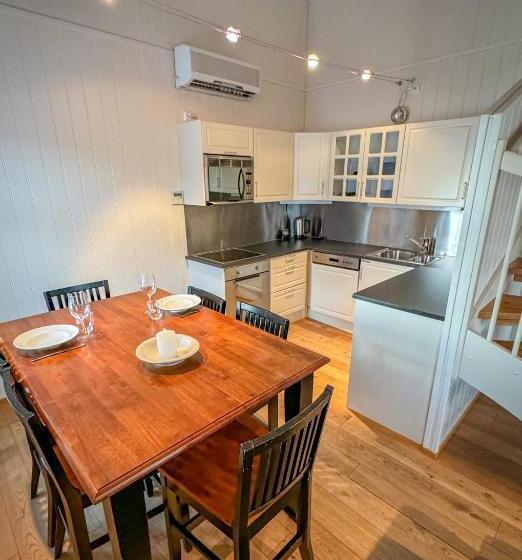 استودیوی استاندارد با چشم‌انداز دریا, Hamn I Senja