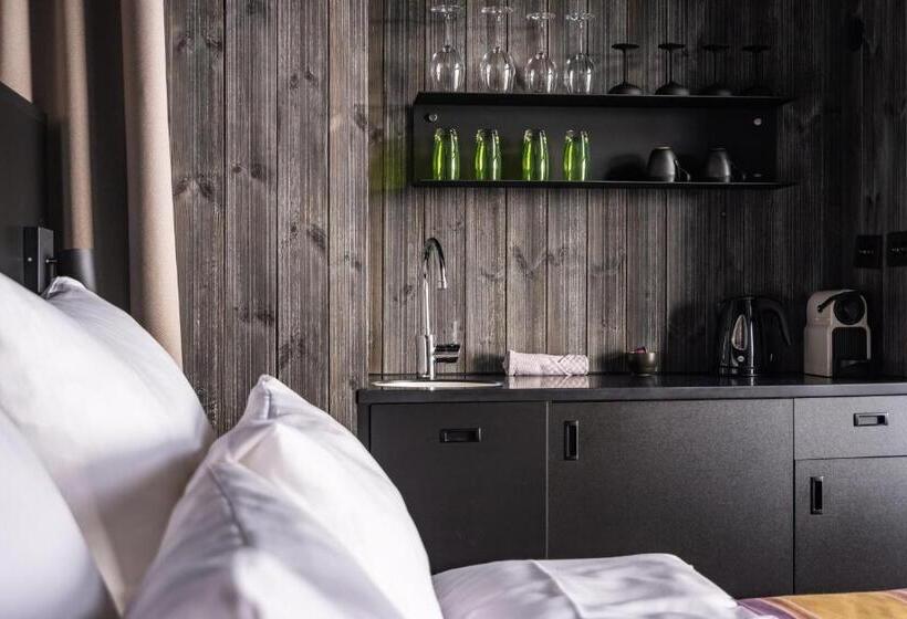 اتاق لوکس با چشم‌انداز دریا, Hamn I Senja