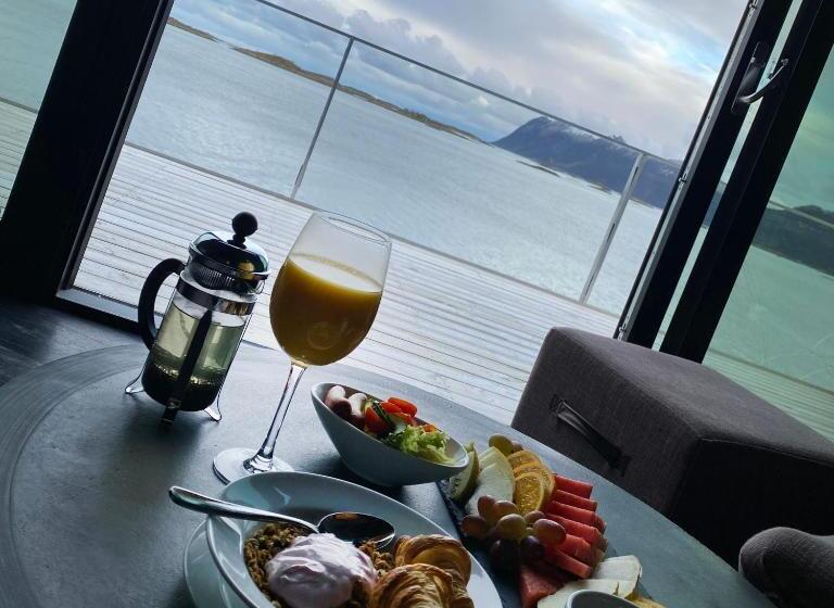 اتاق لوکس با چشم‌انداز دریا, Hamn I Senja