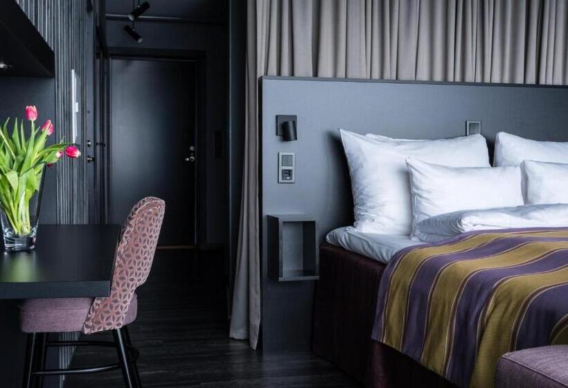 اتاق لوکس با چشم‌انداز دریا, Hamn I Senja