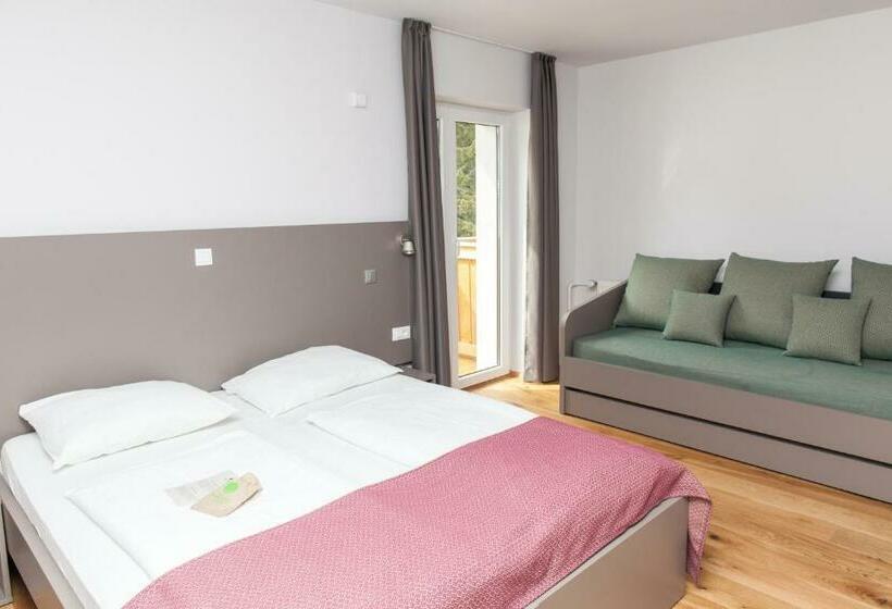 اتاق استاندارد سه تخته با بالکن, Pokljuka