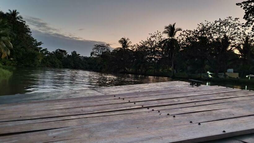 بنجلو قياسى, Veragua River House