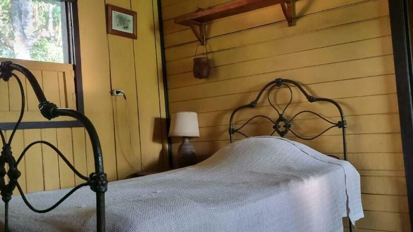 بنجلو قياسى, Veragua River House