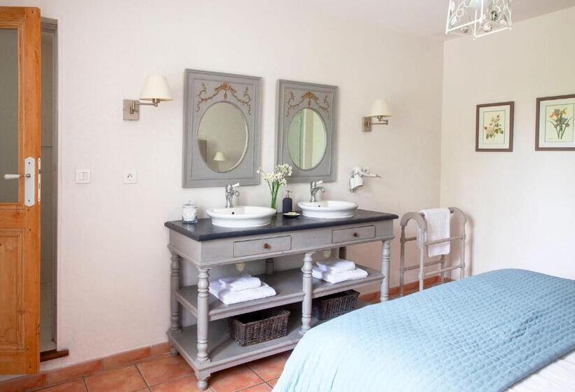 شقة غرفة واحدة, Domaine De Blanche Fleur