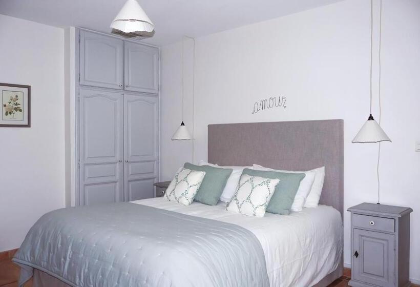 شقة غرفة واحدة, Domaine De Blanche Fleur